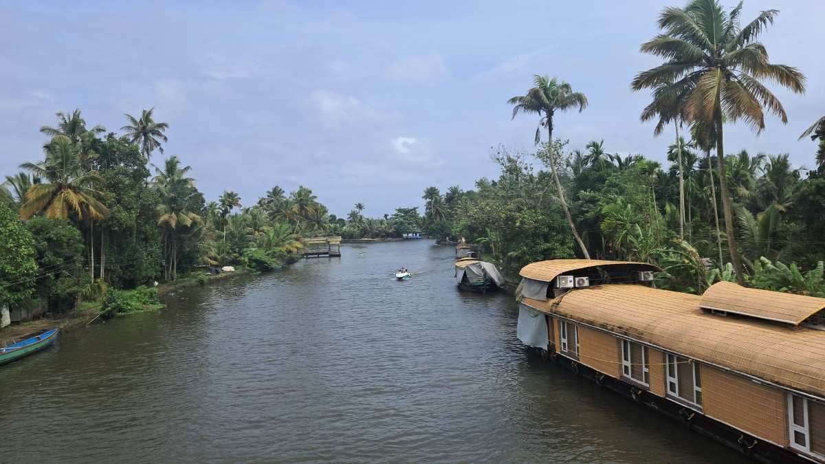 Alleppey Houseboat — Kochi to Alleppey Tour Package